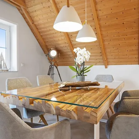 Zum Faehrmann 2 Whg 3 Im Og In 18356 *