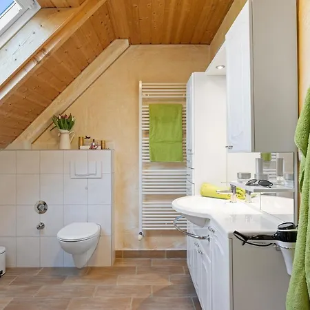 Zum Fährmann 2 Whg 3 Im Og In 18356 *